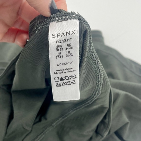 Spanx go lightly ribbed tie back tank Army Green Olive Open Back Plus Size 1X - Picture 9 of 10
